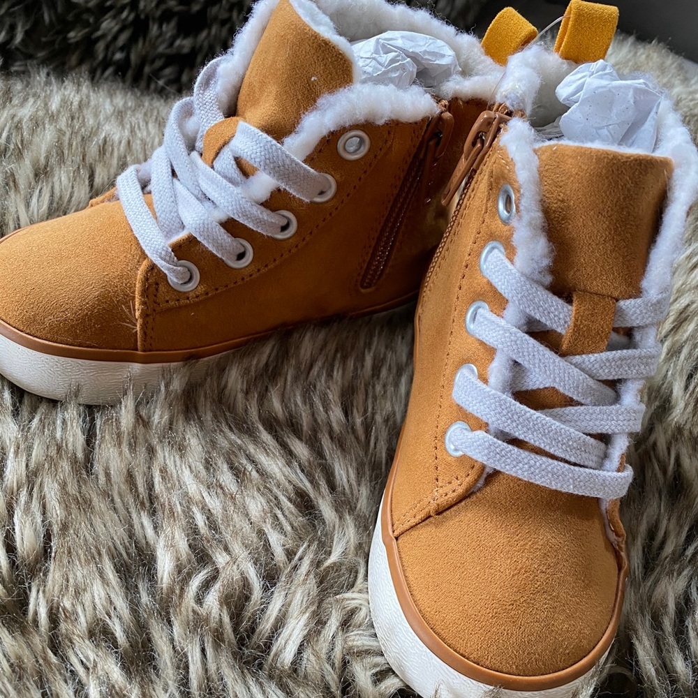 Baby GAP boy girl faux suede high top 7T NWT